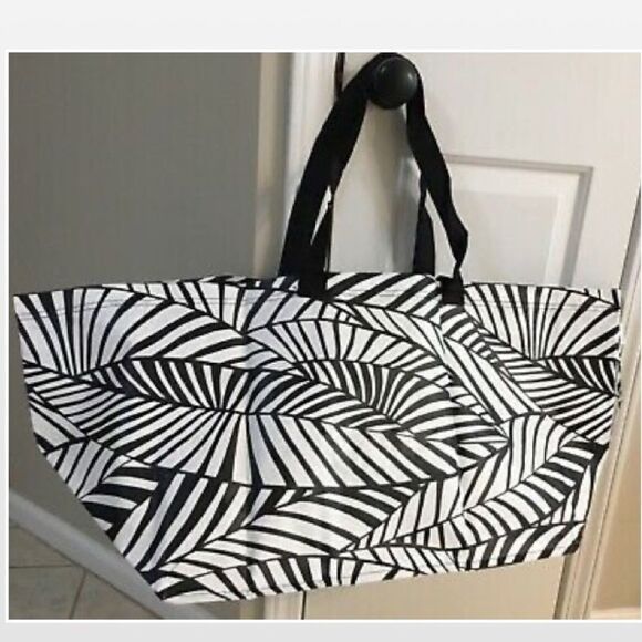 New Oversized Double-handle Black & White Tote - Picture 5 of 10